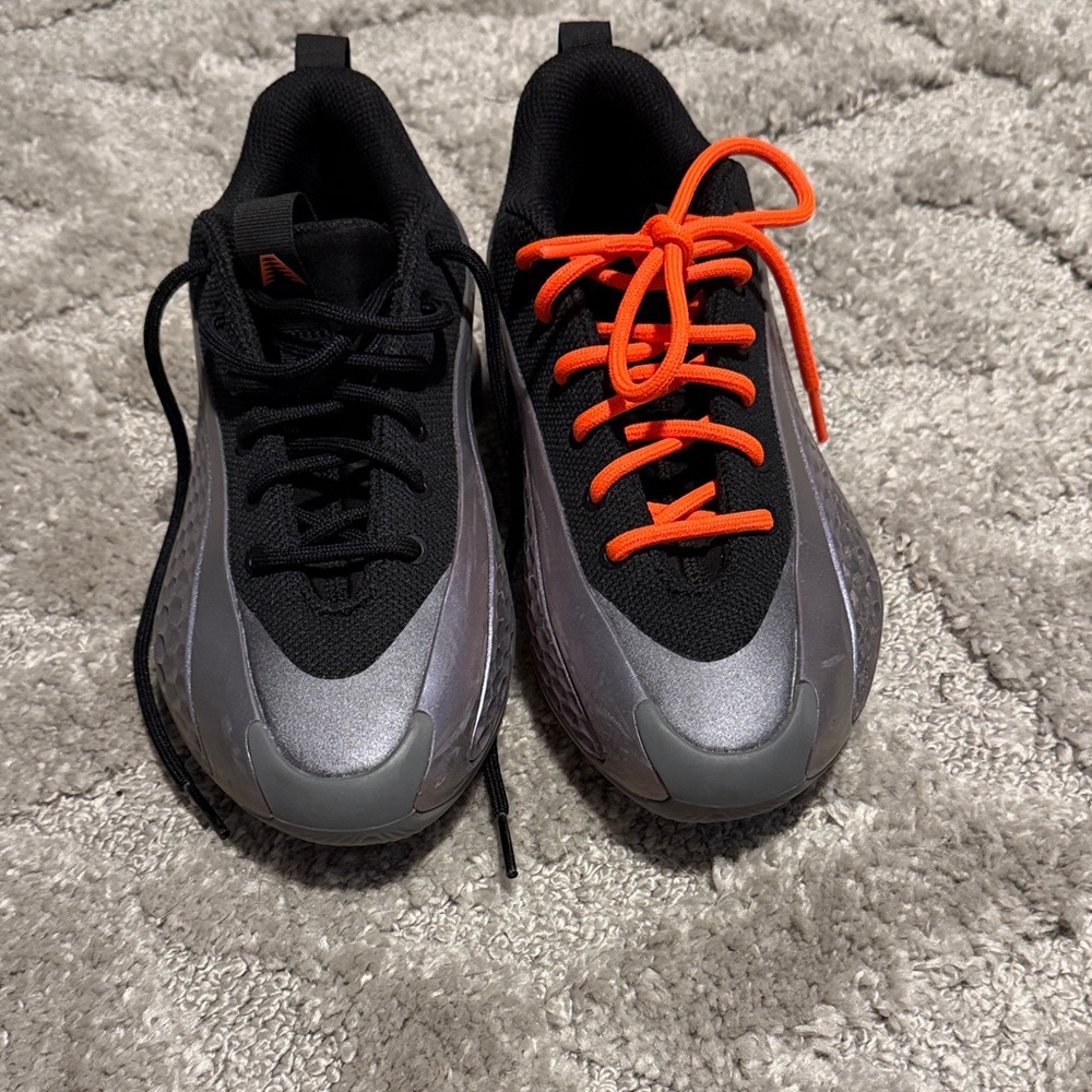 Anthony Edward’s shoes size 4